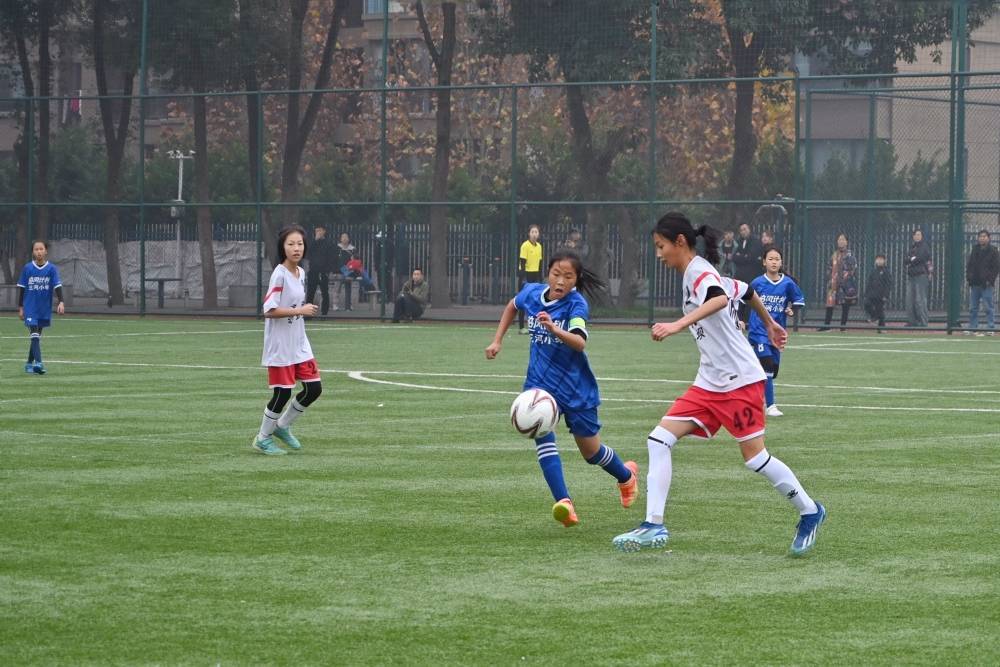 意大利甲组联赛_三河镇小学女足队夺得重庆市中小学校园足球联赛小学甲组亚军