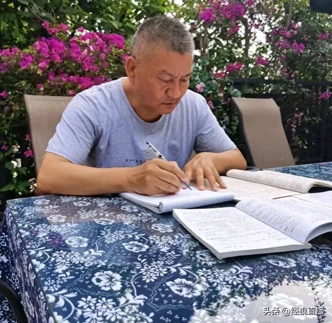 皇冠信用网登1
_58岁梁实备战第29次高考皇冠信用网登1
，谈多次落榜：31岁已赚100万，也许用光前半生运气