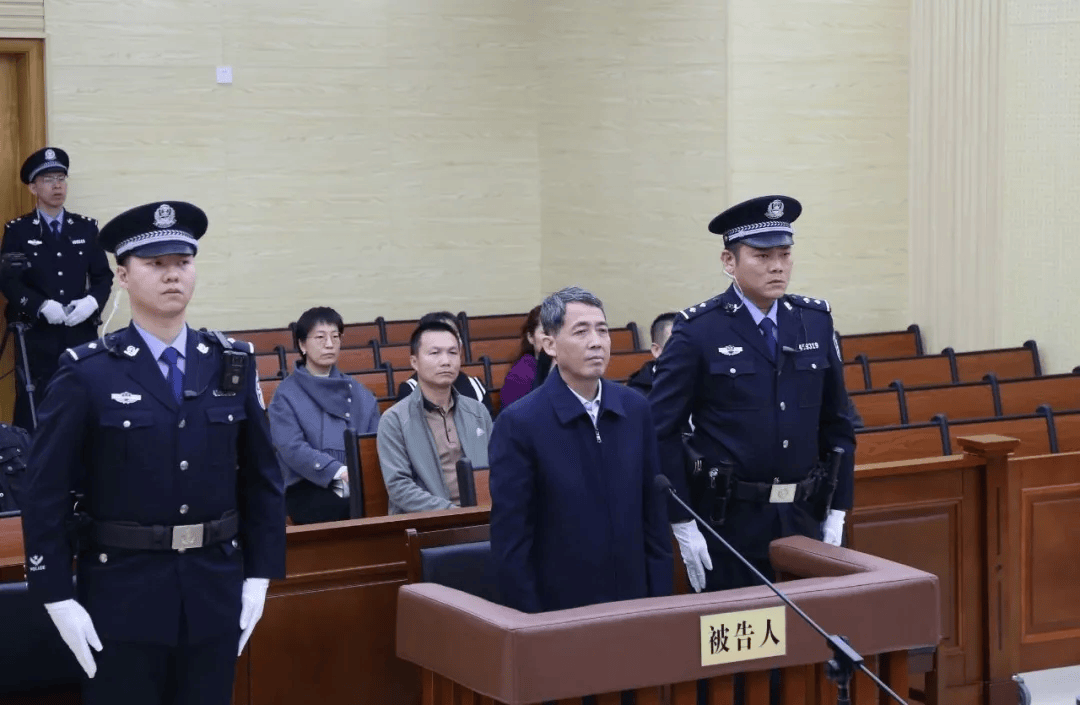 皇冠信用盘开户_柳州市委书记：违建轻轨透支人民信任皇冠信用盘开户，败坏党风政风，教训极其深刻
