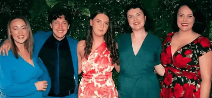 谢周三vs斯旺西_女子查个基因结果查出350个兄弟姐妹?他爹这是到处撒种啊谢周三vs斯旺西!