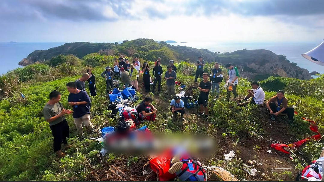 皇冠信用網代理注册
_浙江瑞安“荒野求生”挑战赛被曝投喂选手、内定获奖者等问题 主办方回应｜封面头条